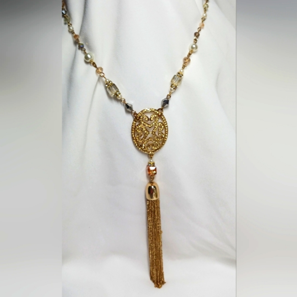 Ali Khan Collectables crystal necklace